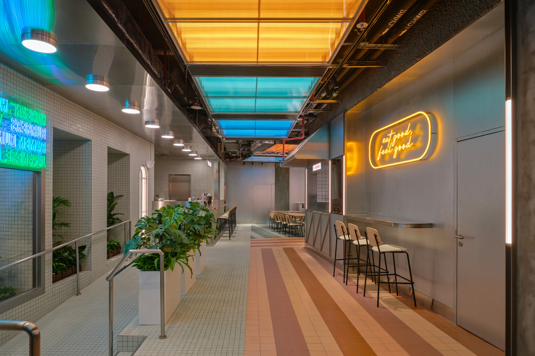 NIO Beijing interior lighting store with glowing curved façade and soft lighting design for retail store welcoming visitors at night.