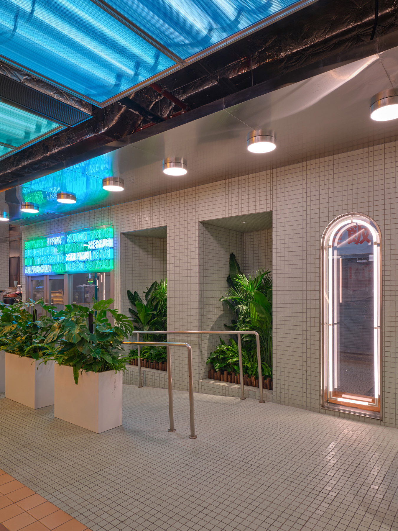 NIO Beijing interior lighting store with glowing curved façade and soft lighting design for retail store welcoming visitors at night.